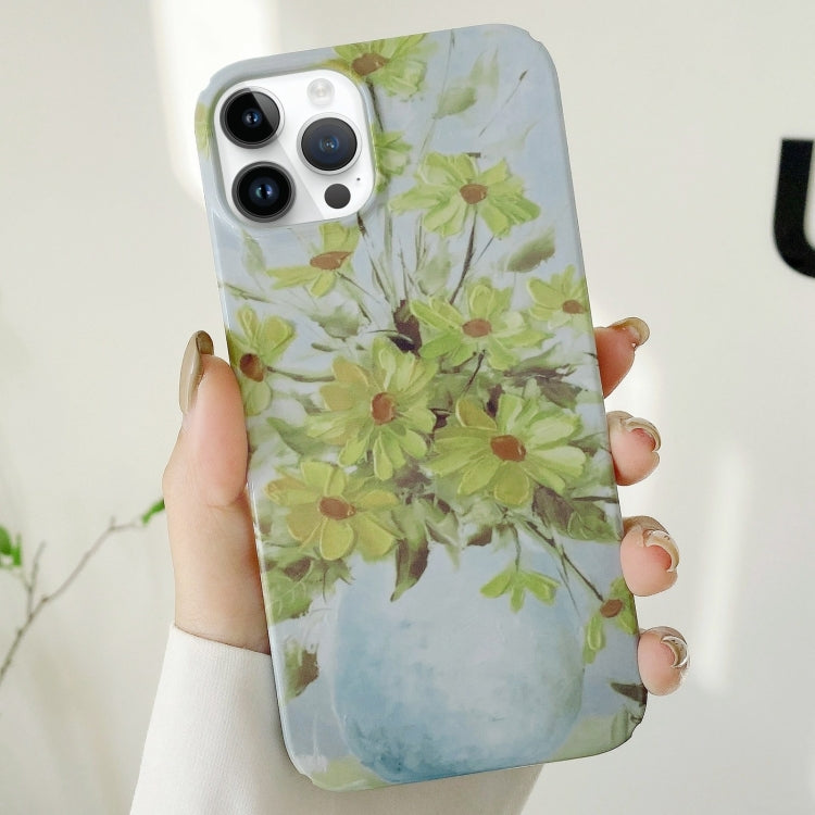 Estuche para iPhone 16 Pro PC con Barniz de Agua (Crisantemo Pequeño)