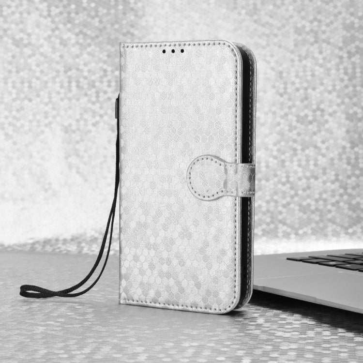 Funda de Cuero para Itel S25 con Textura de Puntos en Forma de Panal (Plateada)