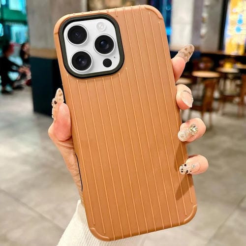 Funda MagSafe de cobertura total para iPhone 16 Pro con diseño inspirado en equipaje (marrón)