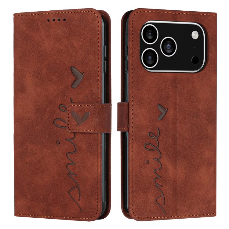 Funda de piel con relieve de corazón para iPhone 17 Pro con cordón largo (marrón)