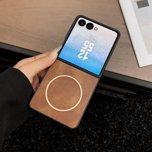 Funda MagSafe con textura Crazy Horse para Samsung Galaxy Z Flip5 (marrĂłn)