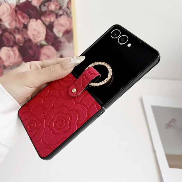 Funda protectora con estampado de camelia para Samsung Galaxy Z Flip7 5G con anillo de diamantes y cordón largo (marrón)