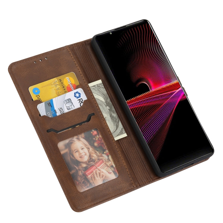Funda de Cuero con Tapa para Sony Xperia 5 Vi Diseño Gato Feliz en Relieve (Marrón)