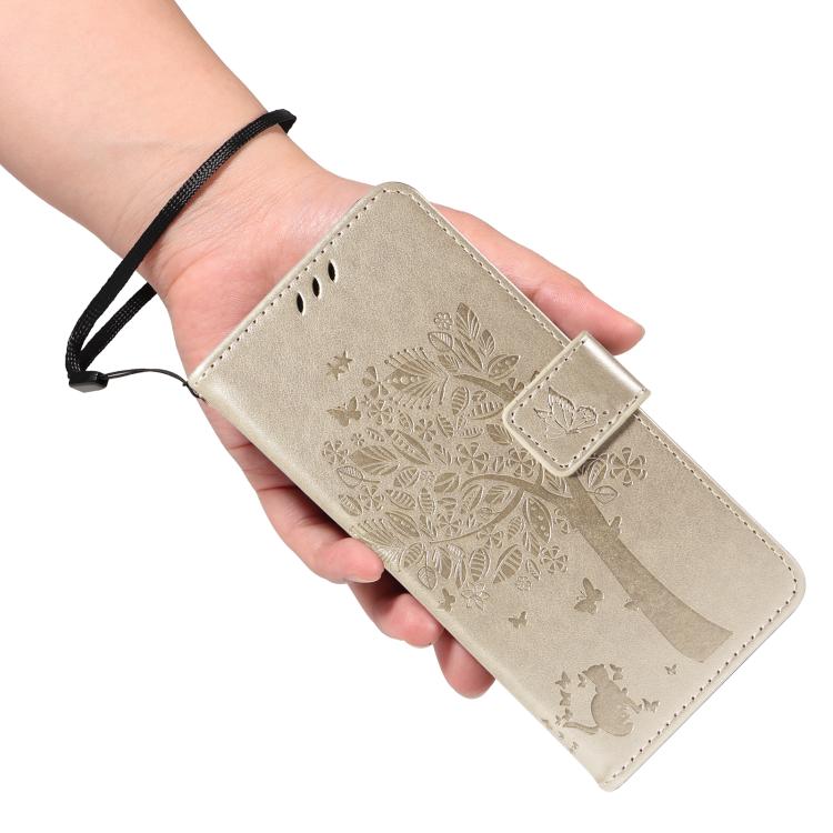 Funda de Cuero con Tapa para OnePlus 13 Diseño Árbol y Gato En Relieve (Dorada)