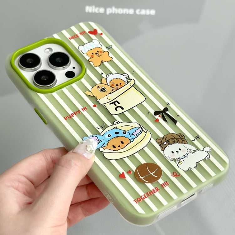 Funda híbrida TPU y PC iPhone 14 Perrito Perezoso con Tacto Sedoso (Verde Claro)