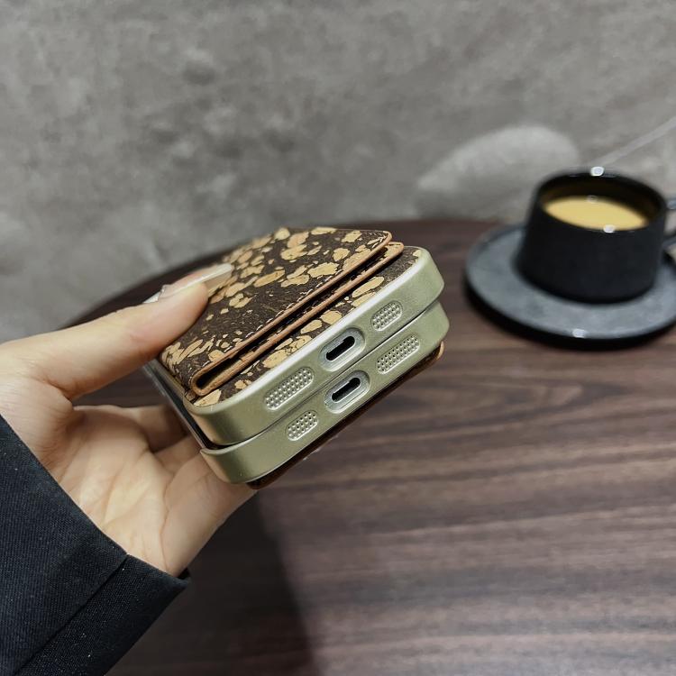 Funda para iPhone 14/13 Denior D24 Paint con Ranura para Tarjeta Magsafe (Mariposas Doradas)