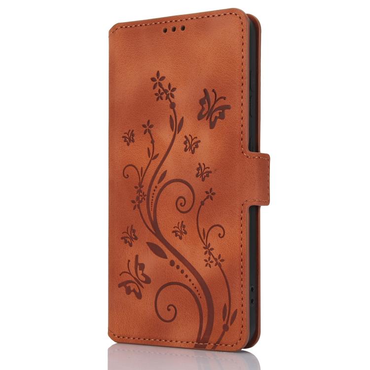 Funda de Cuero iPhone 14 con Relieve Mariposa y Flor de Amor (Marrón)