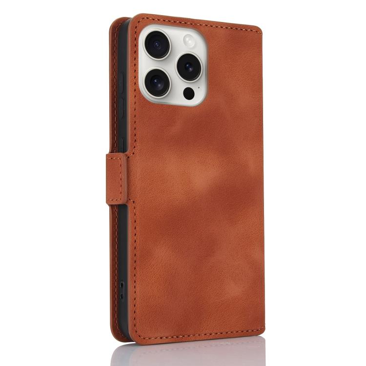 Funda de Cuero iPhone 12 Pro Max con Relieve Mariposa y Flor (Marrón)
