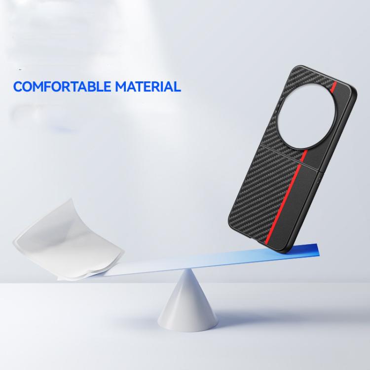 Funda ultrafina con textura de fibra de carbono para Tecno Phantom V Flip (negro y rojo)
