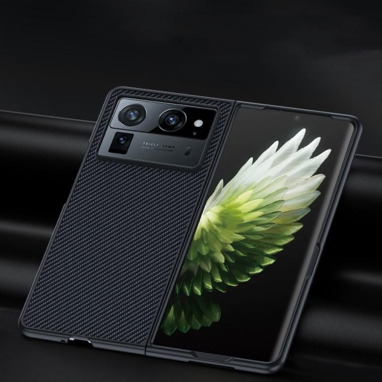Funda ultrafina con textura de fibra de carbono para Tecno Phantom V Fold2 (dorada)