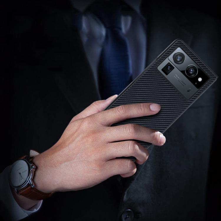 Funda ultrafina con textura de fibra de carbono para Tecno Phantom V Fold2 (dorada)