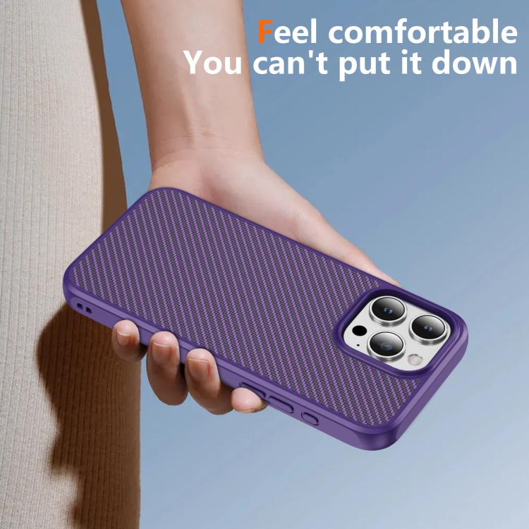Funda MagSafe con textura de fibra de carbono y tacto suave para iPhone 15 Pro Max (morado)
