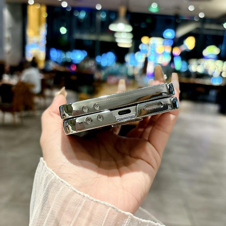 Funda para Samsung Galaxy Z Flip6 con marco chapado, placa de identificación de papel brillante y cobertura total (plata glaciar)