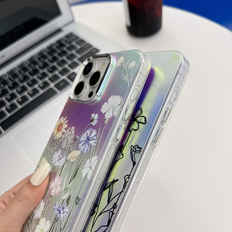 Caja de teléfono TPU para iPhone 15 con textura de flor láser de galvanoplastia (Flor Ah1) - MOVILSTORE