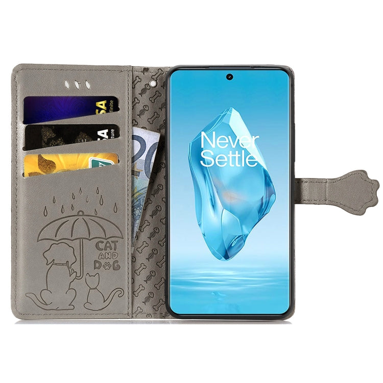Funda de Piel con Relieve de Gato y Perro para OnePlus Ace 3 Pro (Gris)