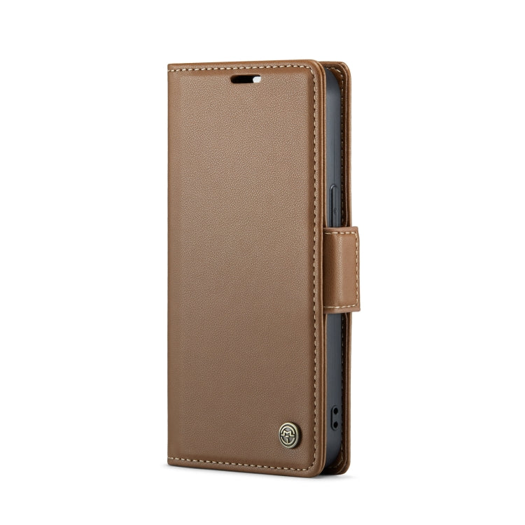 Para iPhone 15 Caseme 023 Funda para Teléfono de Cuero Antirrobo con Textura Litchi y Hebilla de Mariposa Rfid (Marrón) - MOVILSTORE